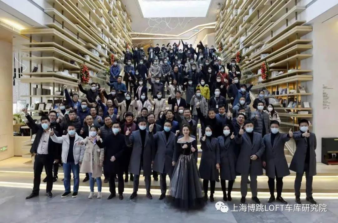 屯昌全国一百多人在华侨城汉口道6号参观研讨LOFT专利车库技术！